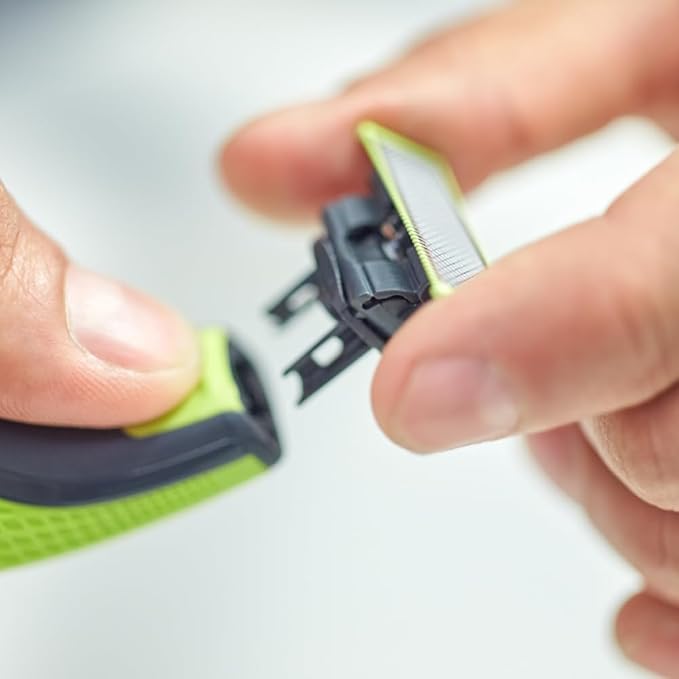 Philips OneBlade QP220/51 Lâminas de Reposição Masculinas em Aço Inoxidável – Pacote com 2 Unidades - Imagem 3