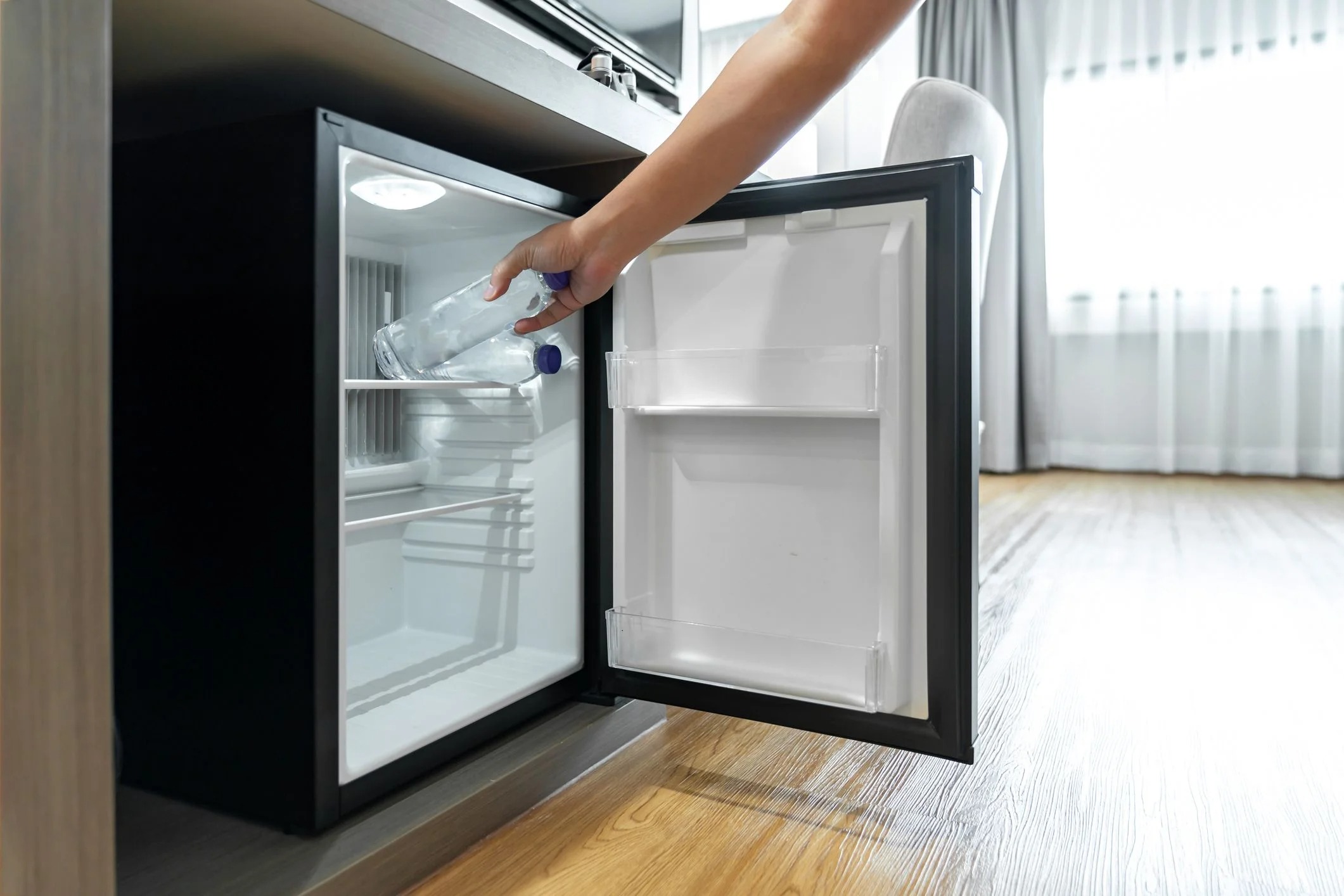 Frigobar Black Edition 67 Litros Inverter Bivolt Midea - Imagem 5